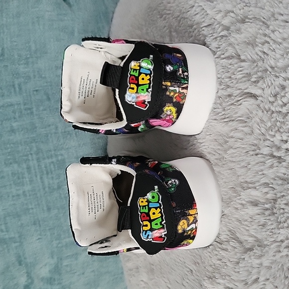 Ground Up Official Nintendo Super Mario Shoes - Picture 5 of 15